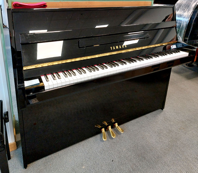 YAMAHA B1 - 3 400 €